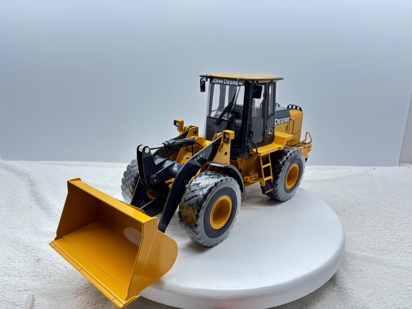 1/16 John Deere 544J