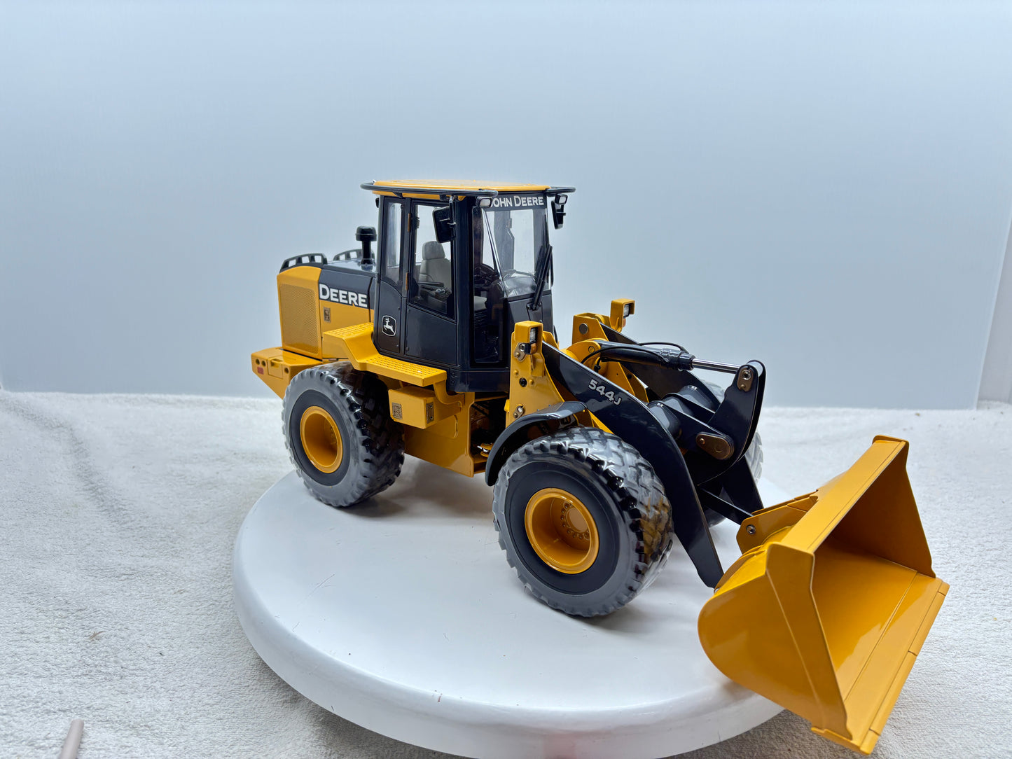 1/16 John Deere 544J