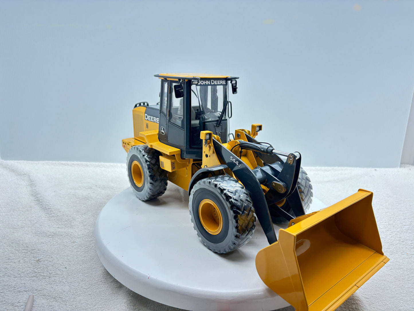 1/16 John Deere 544J