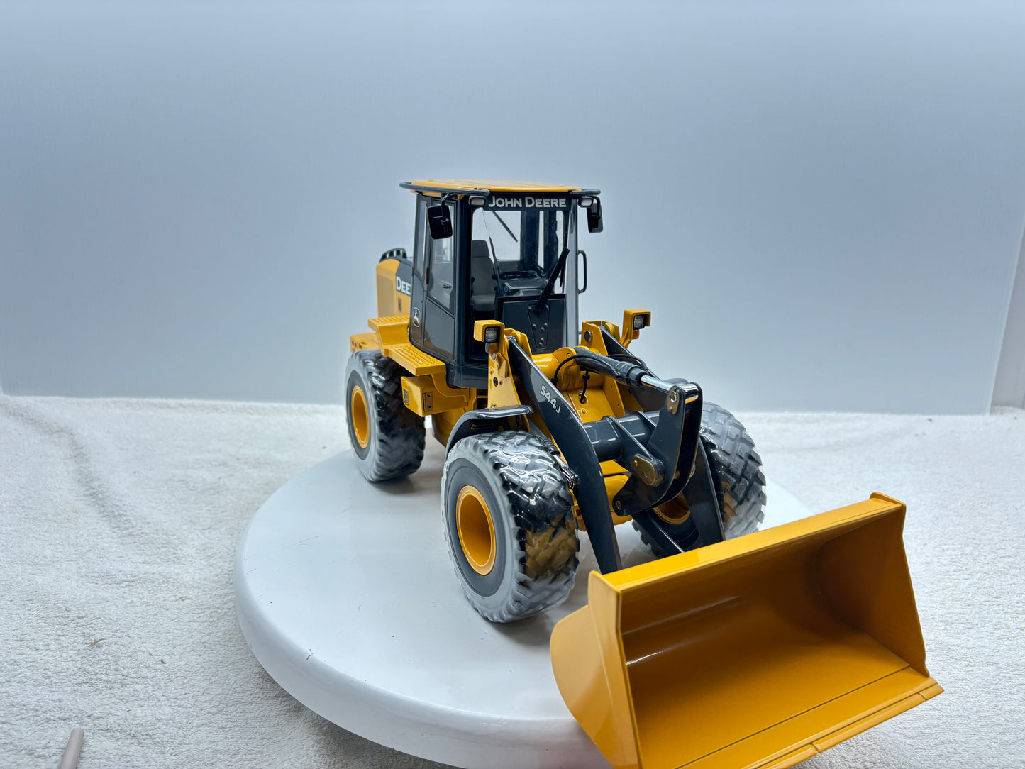 1/16 John Deere 544J