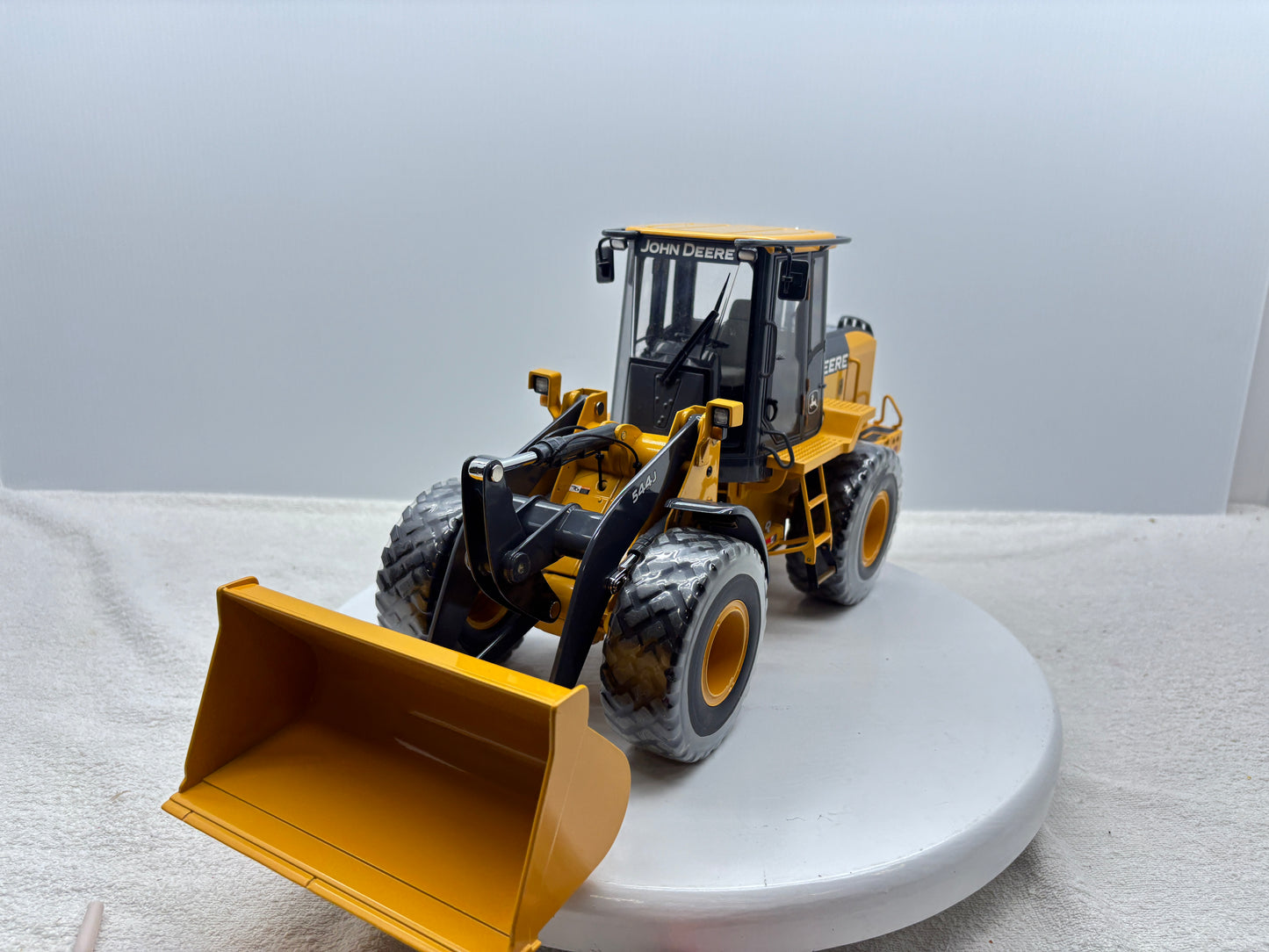 1/16 John Deere 544J