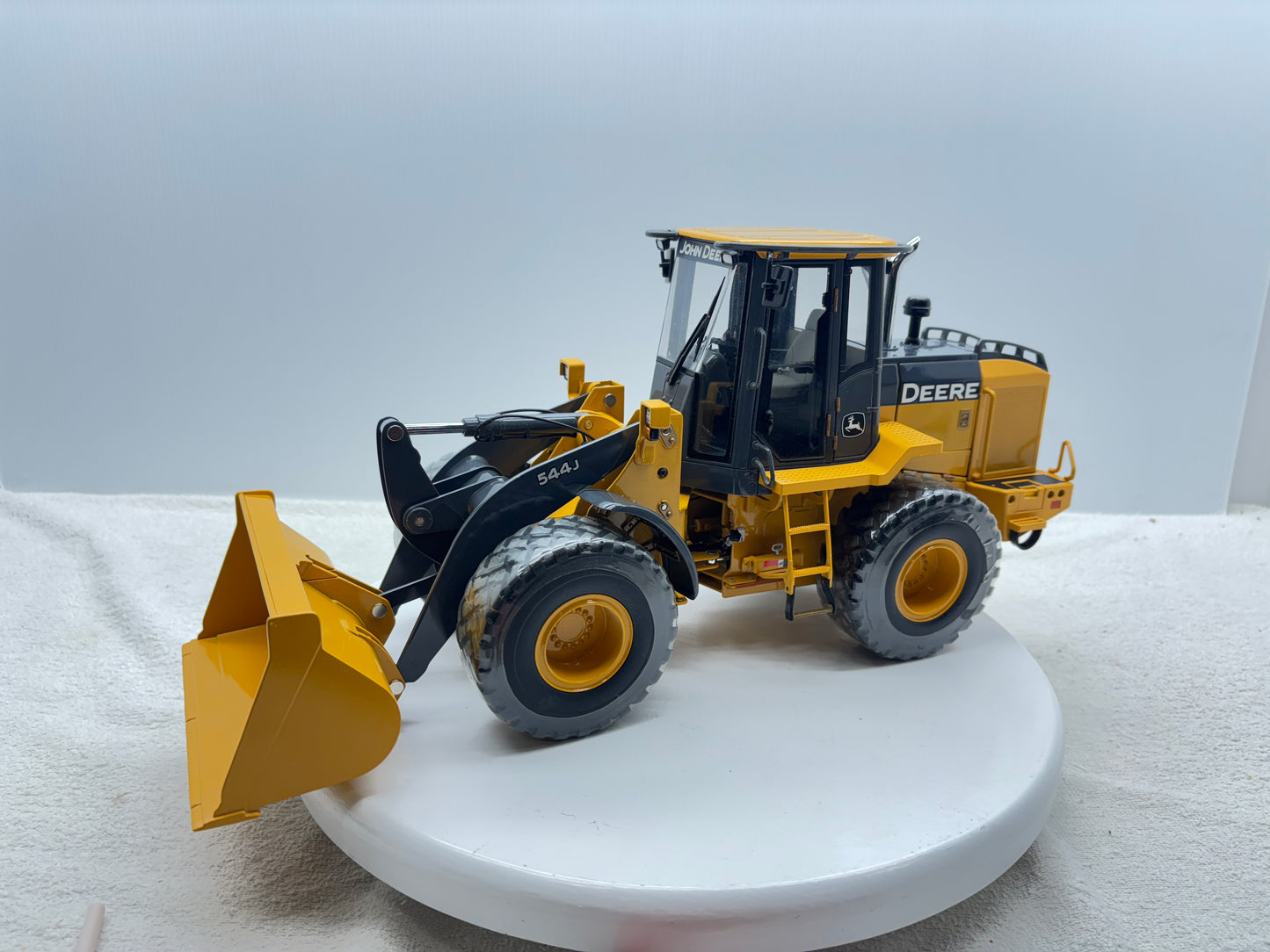 1/16 John Deere 544J
