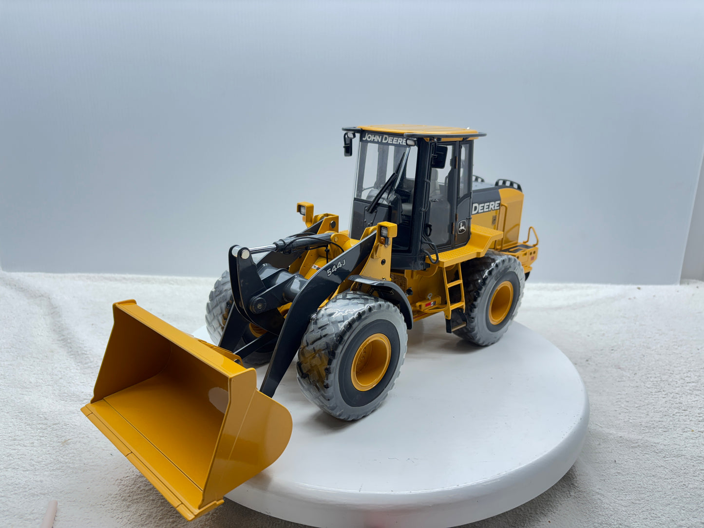1/16 John Deere 544J