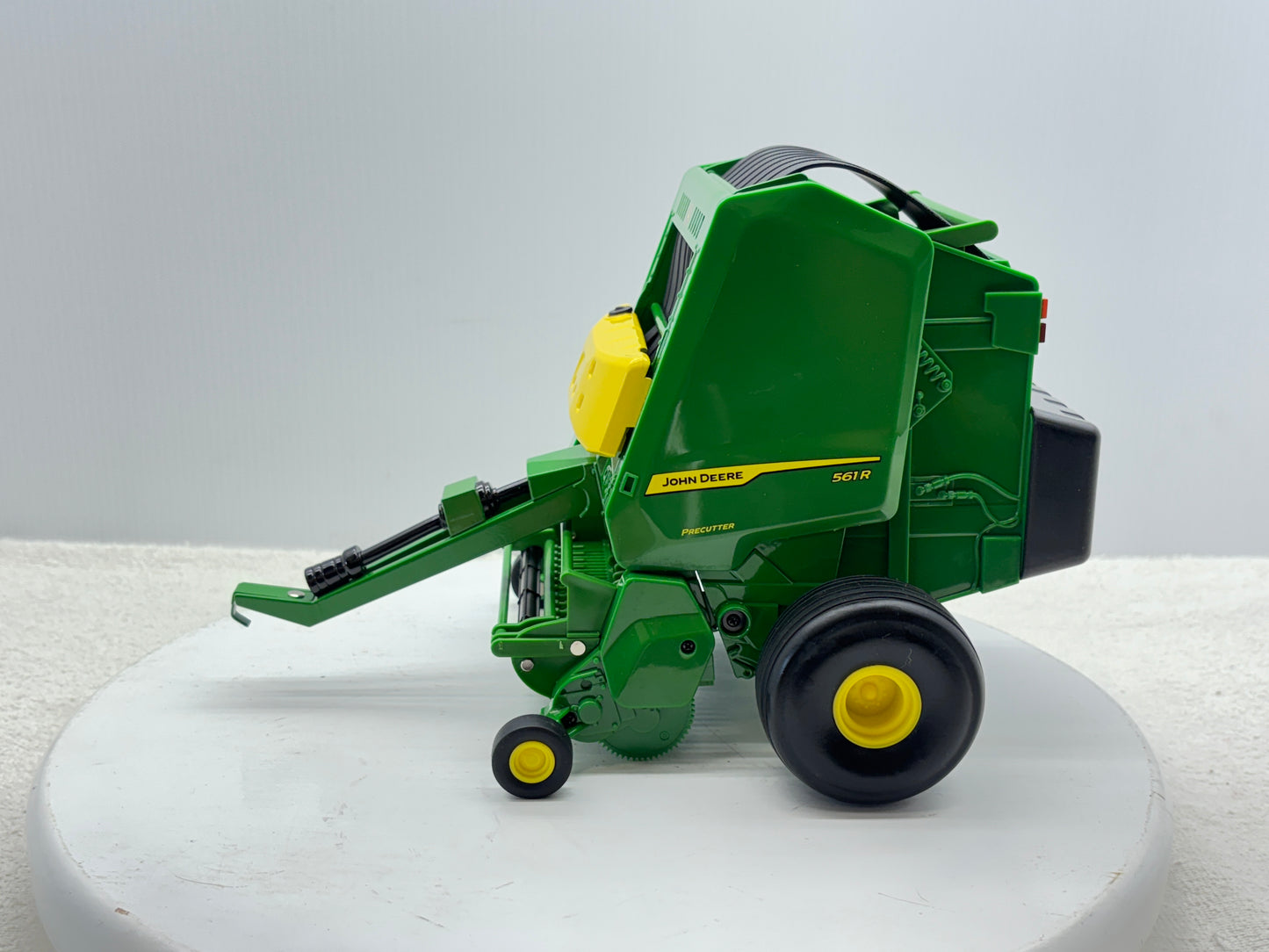 1/16 John Deere 561R