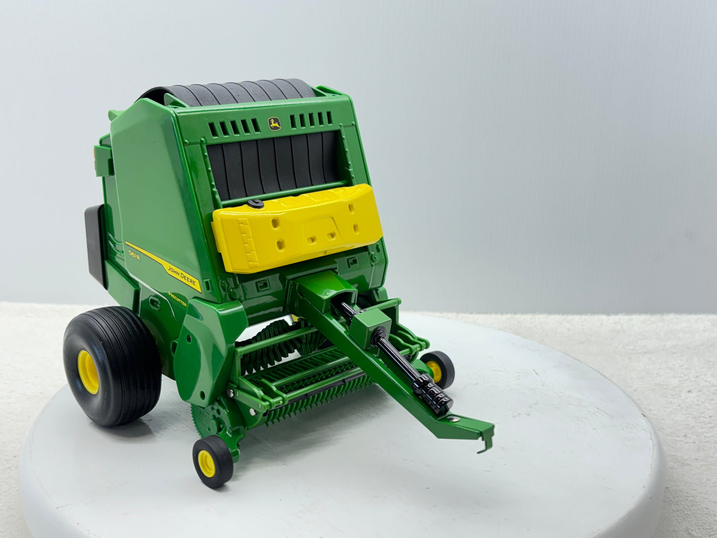 1/16 John Deere 561R