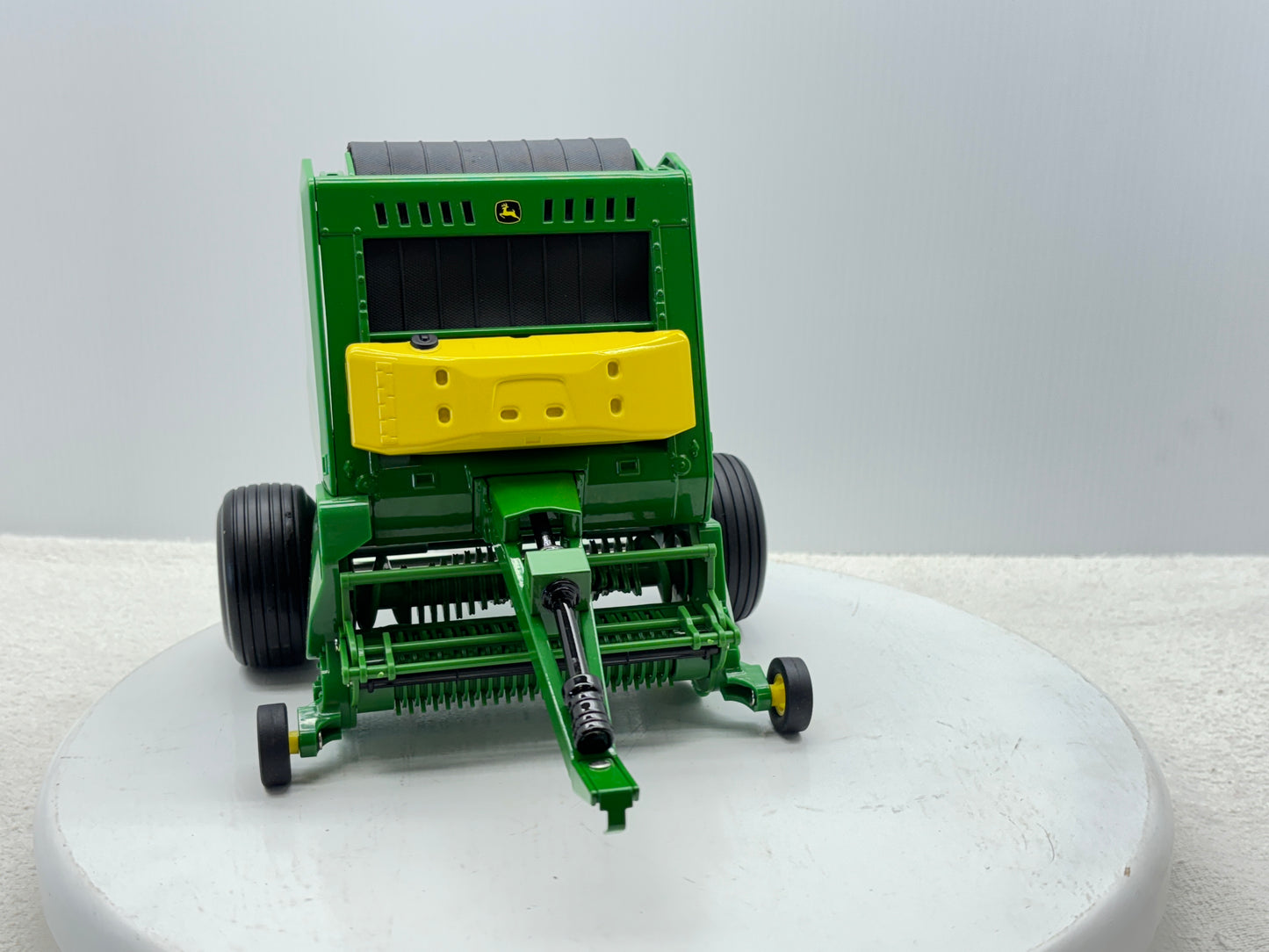 1/16 John Deere 561R
