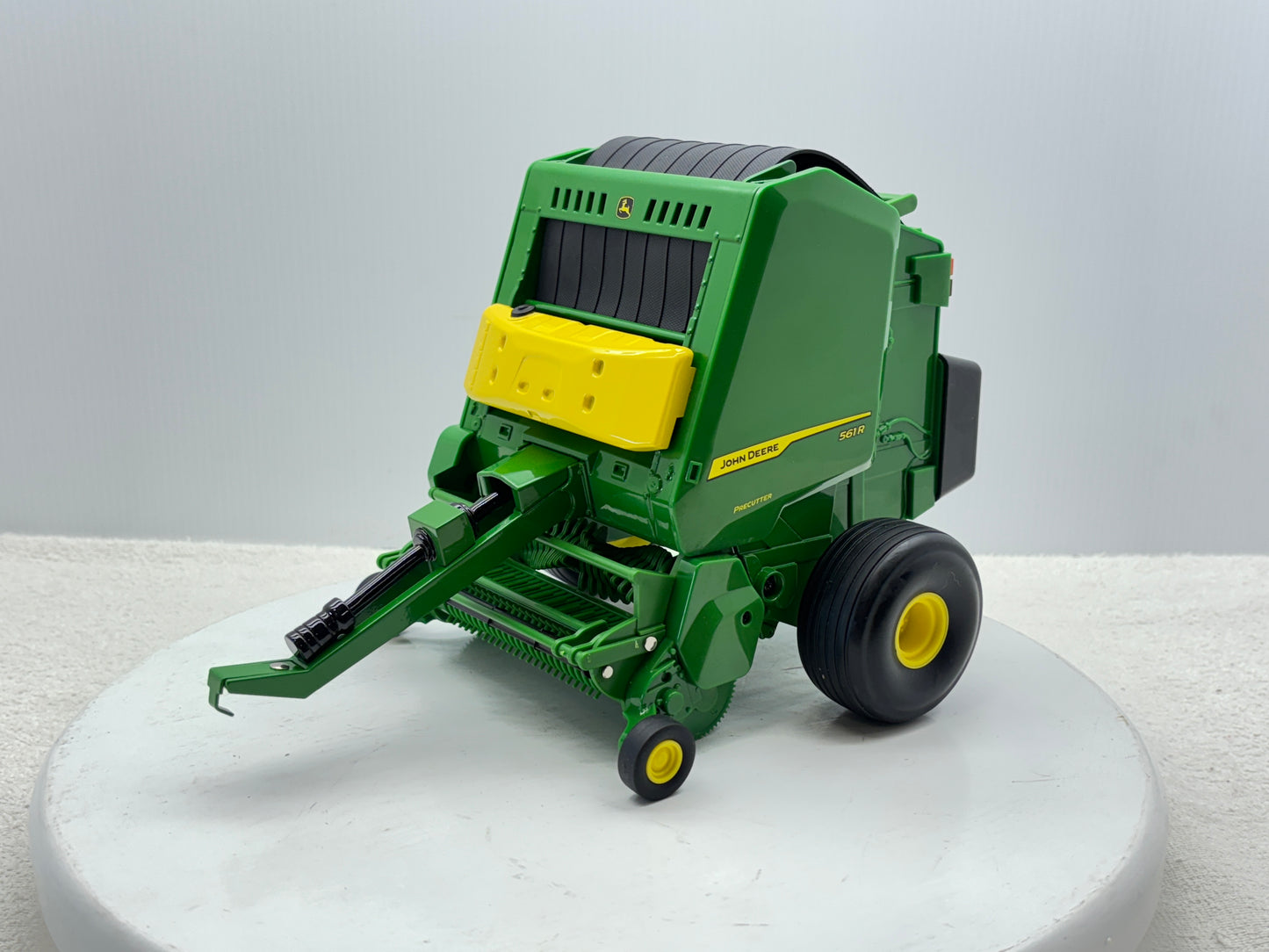 1/16 John Deere 561R