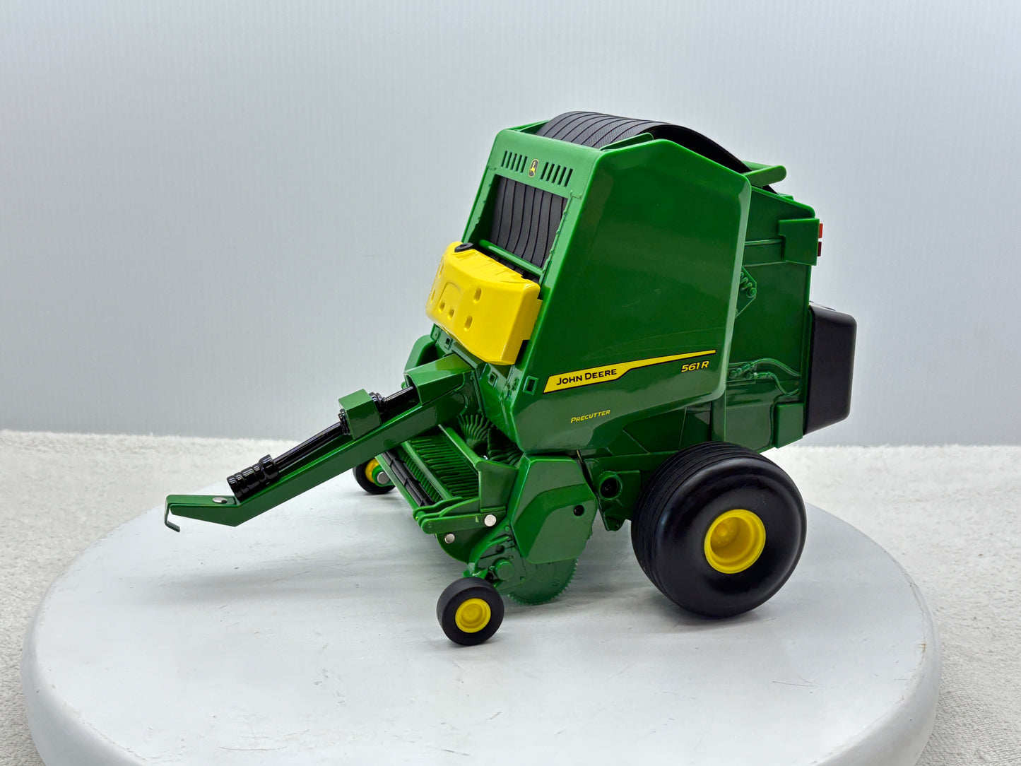 1/16 John Deere 561R