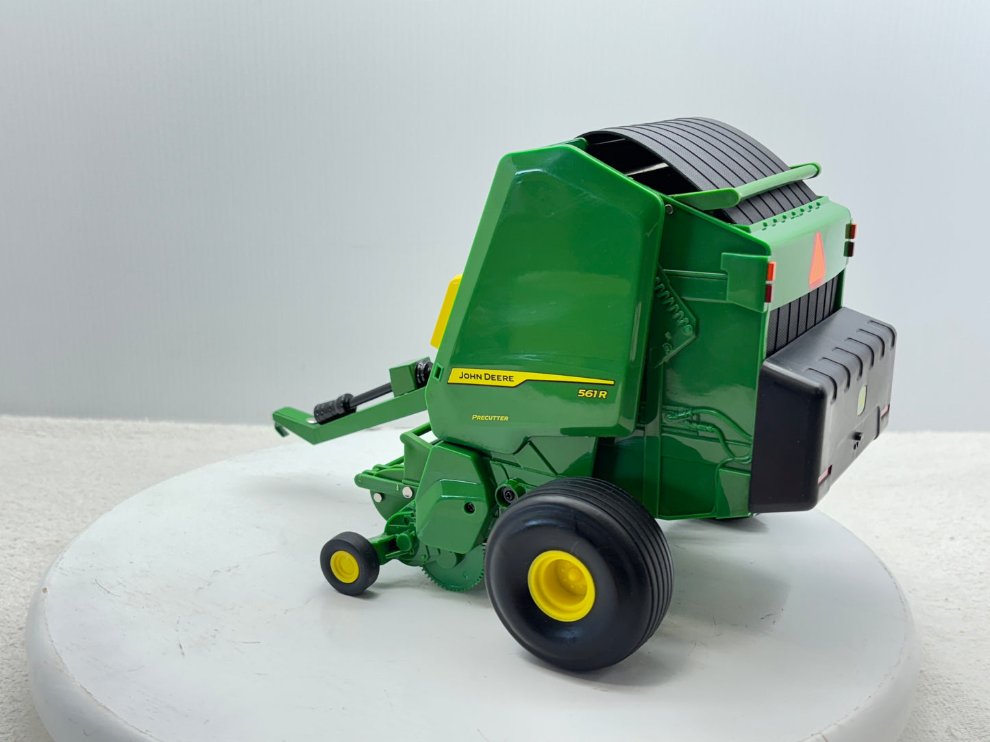 1/16 John Deere 561R