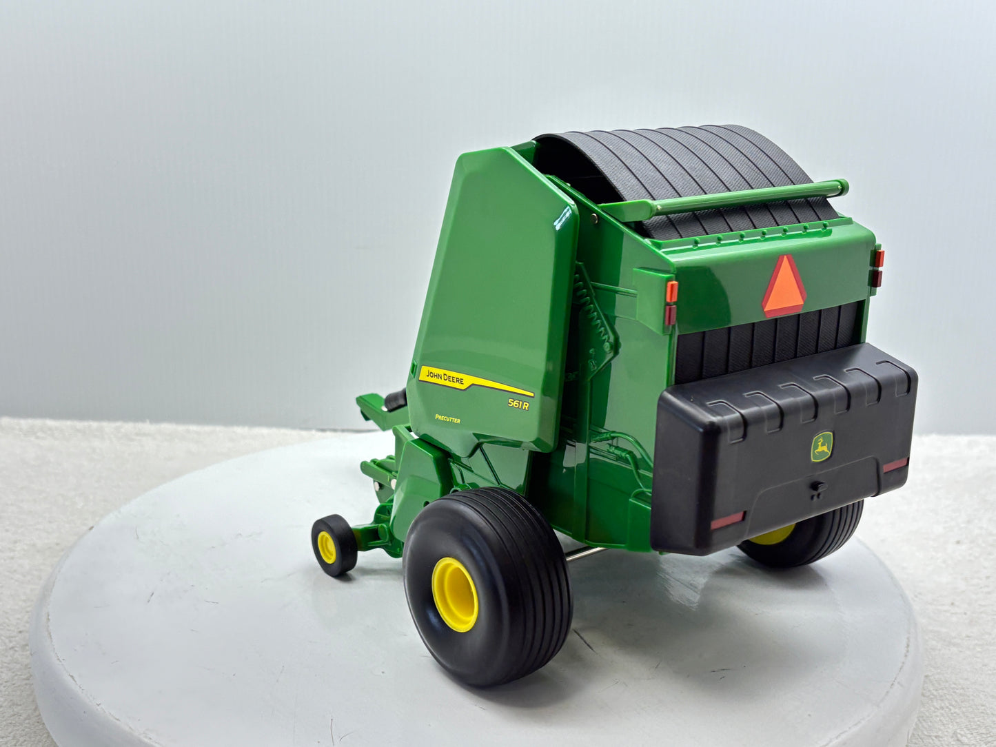 1/16 John Deere 561R