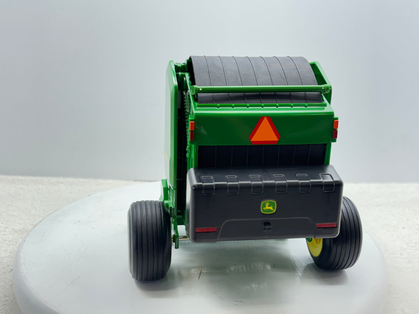 1/16 John Deere 561R