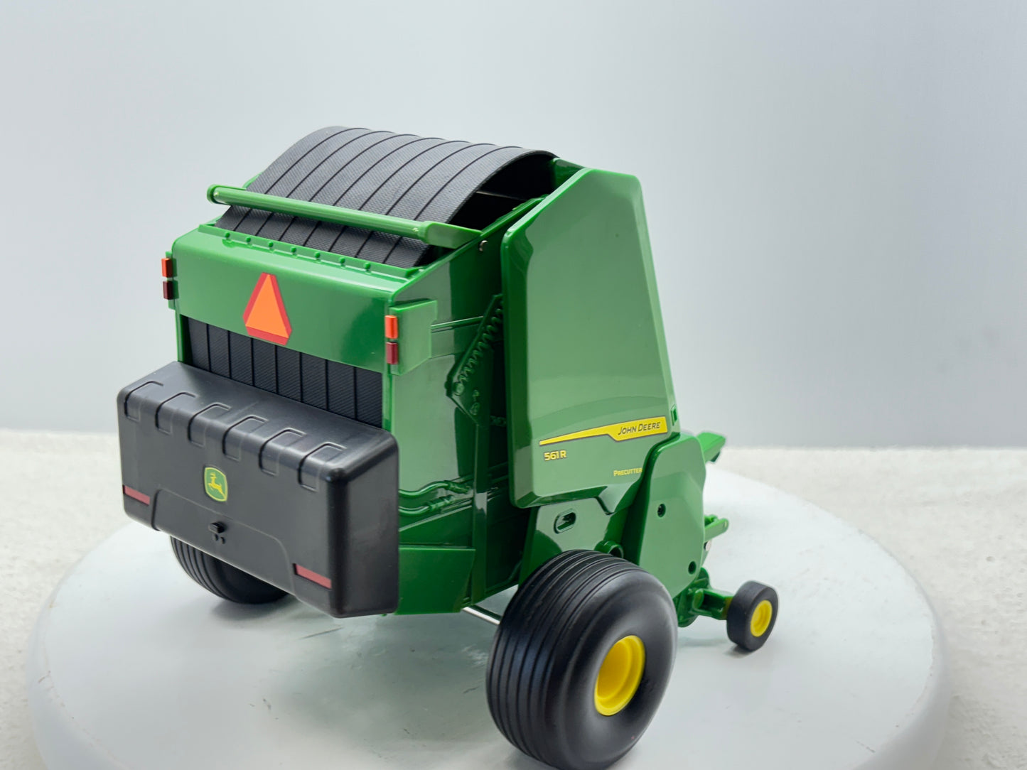 1/16 John Deere 561R