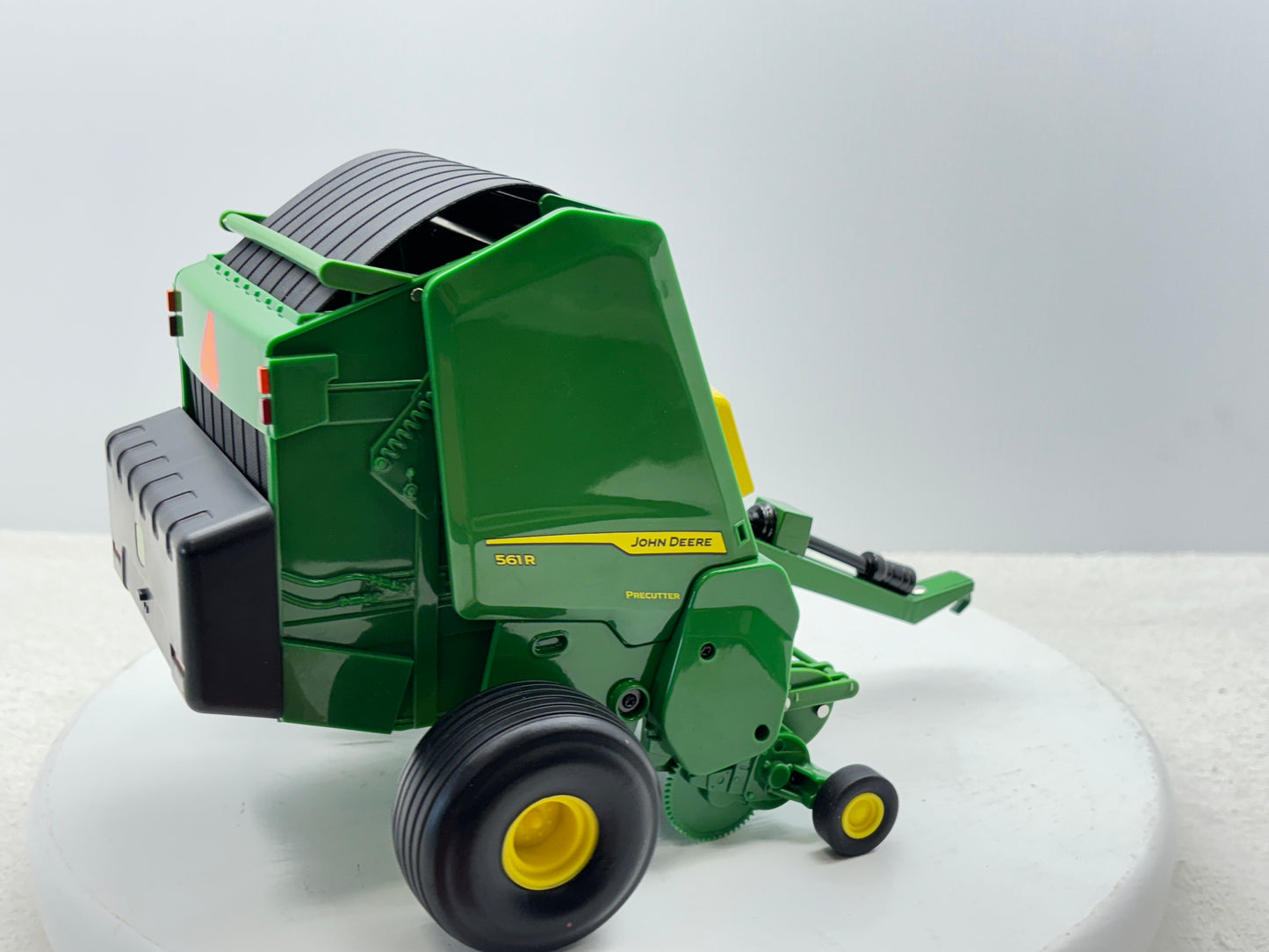 1/16 John Deere 561R