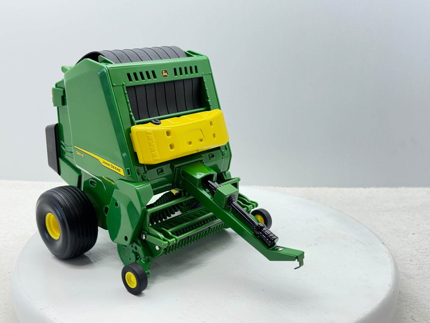 1/16 John Deere 561R