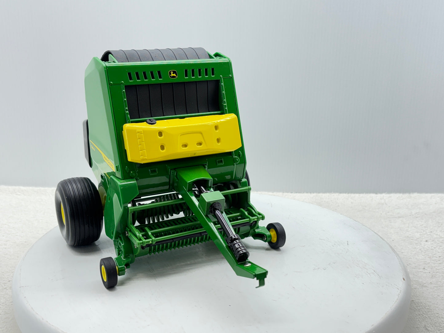 1/16 John Deere 561R
