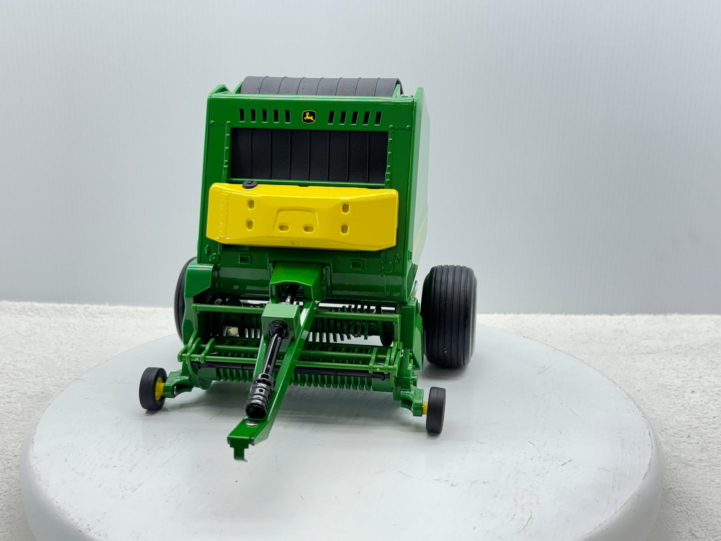 1/16 John Deere 561R