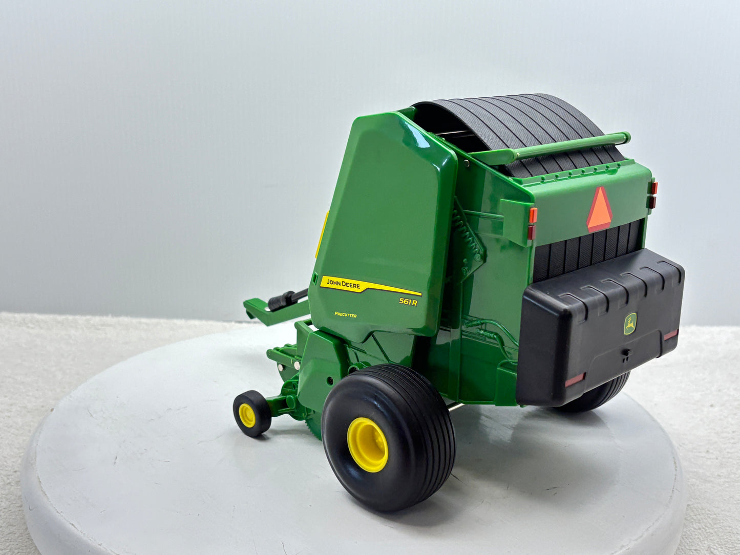 1/16 John Deere 561R