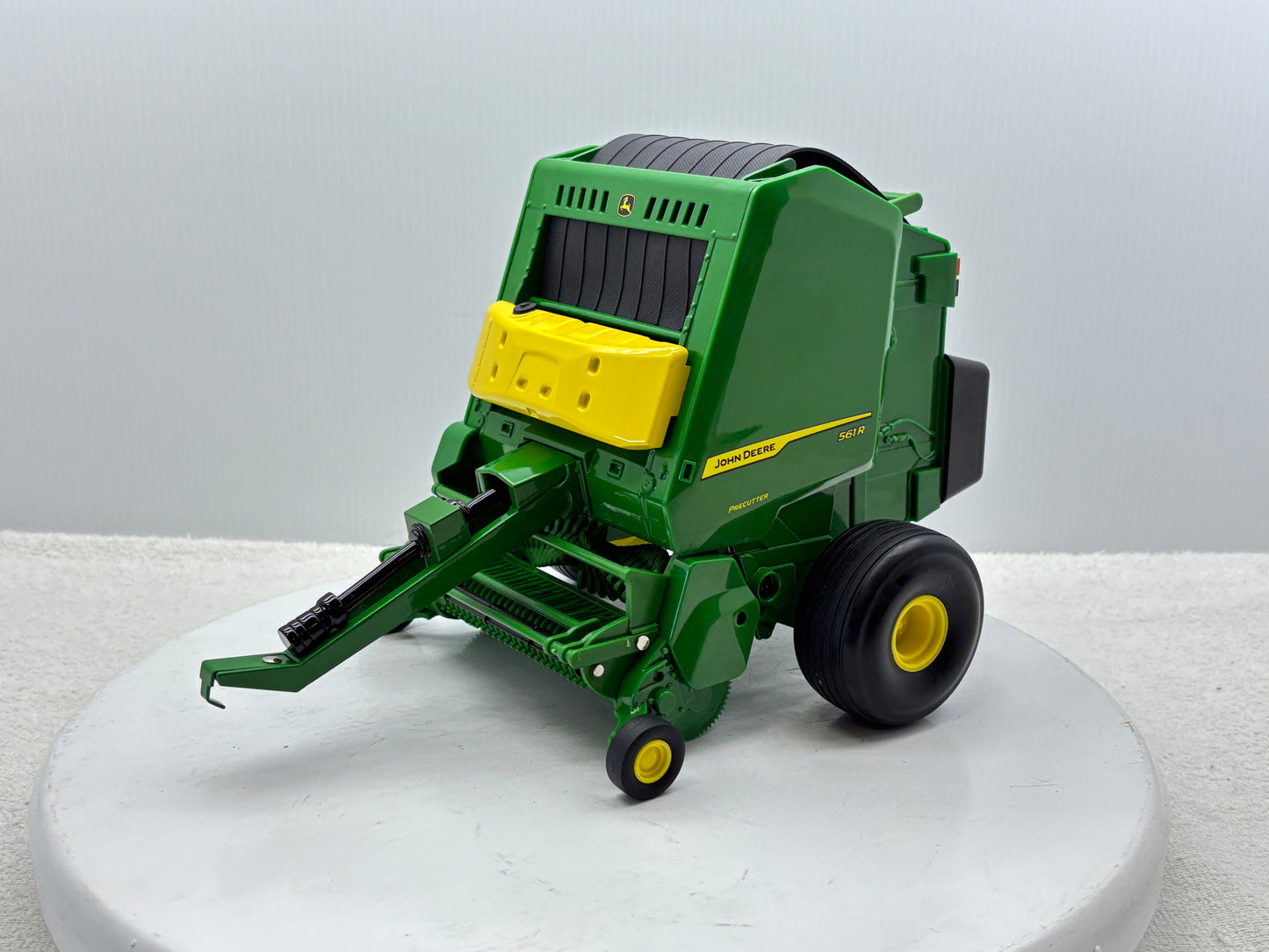 1/16 John Deere 561R