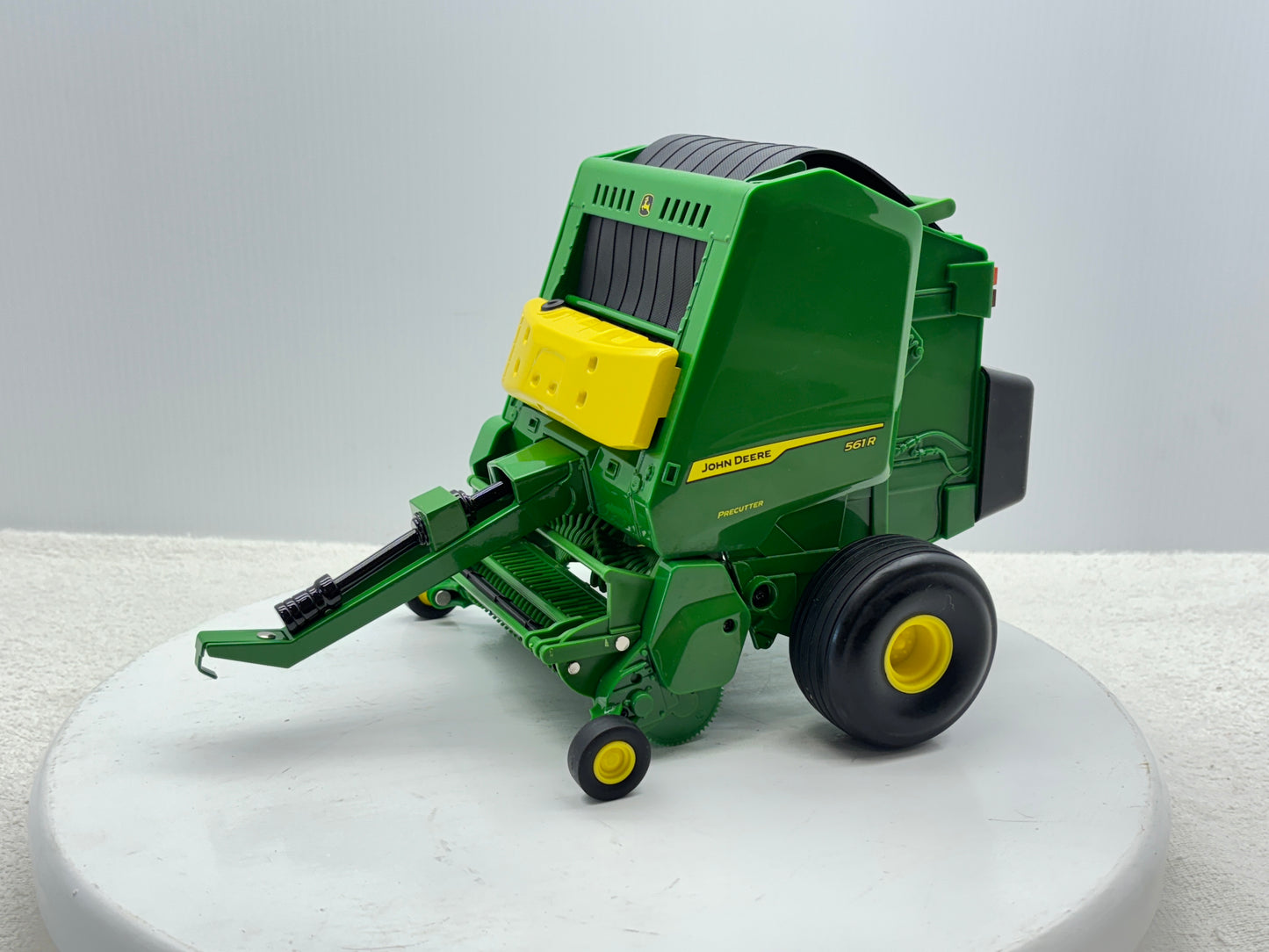 1/16 John Deere 561R