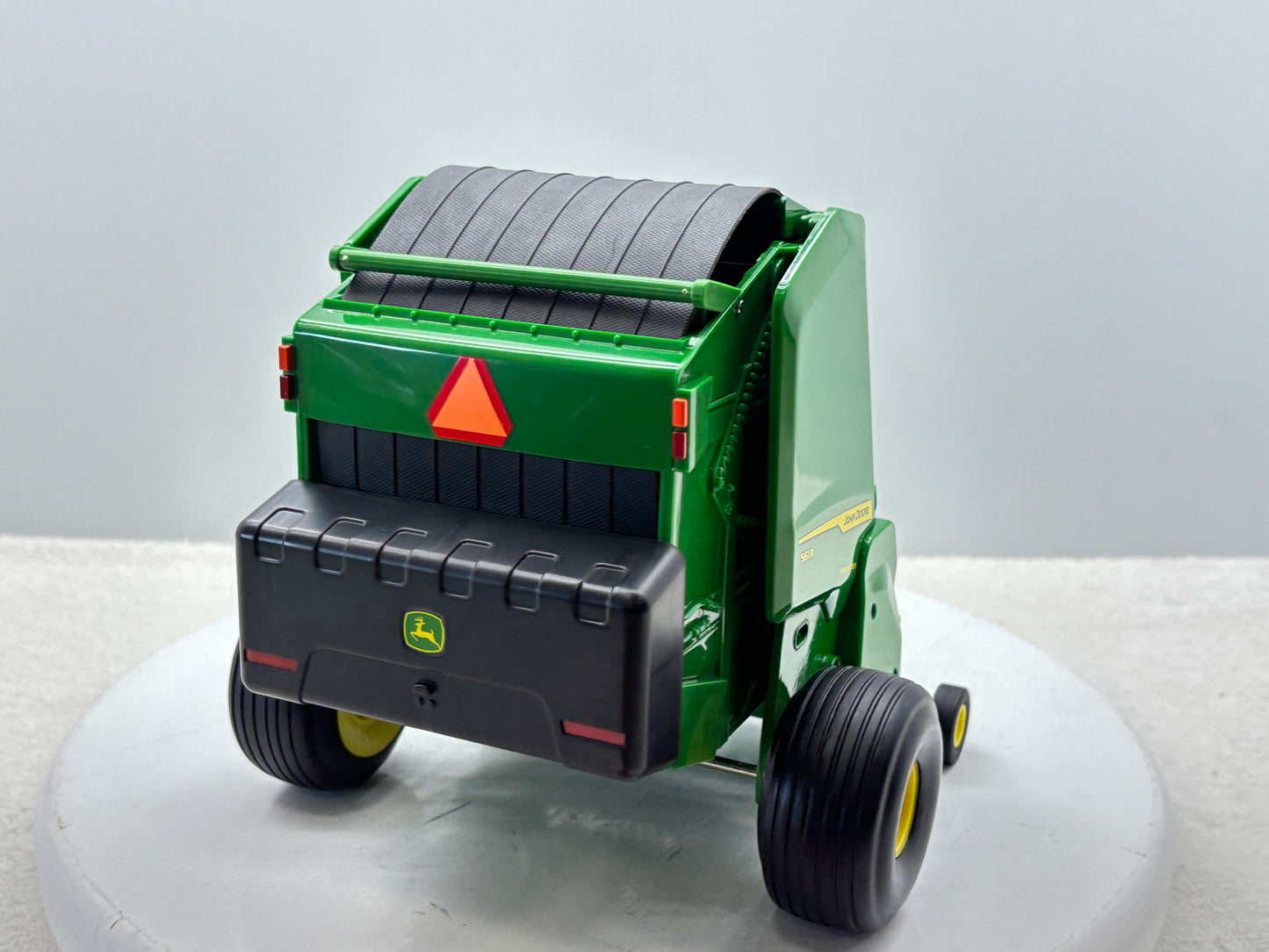 1/16 John Deere 561R