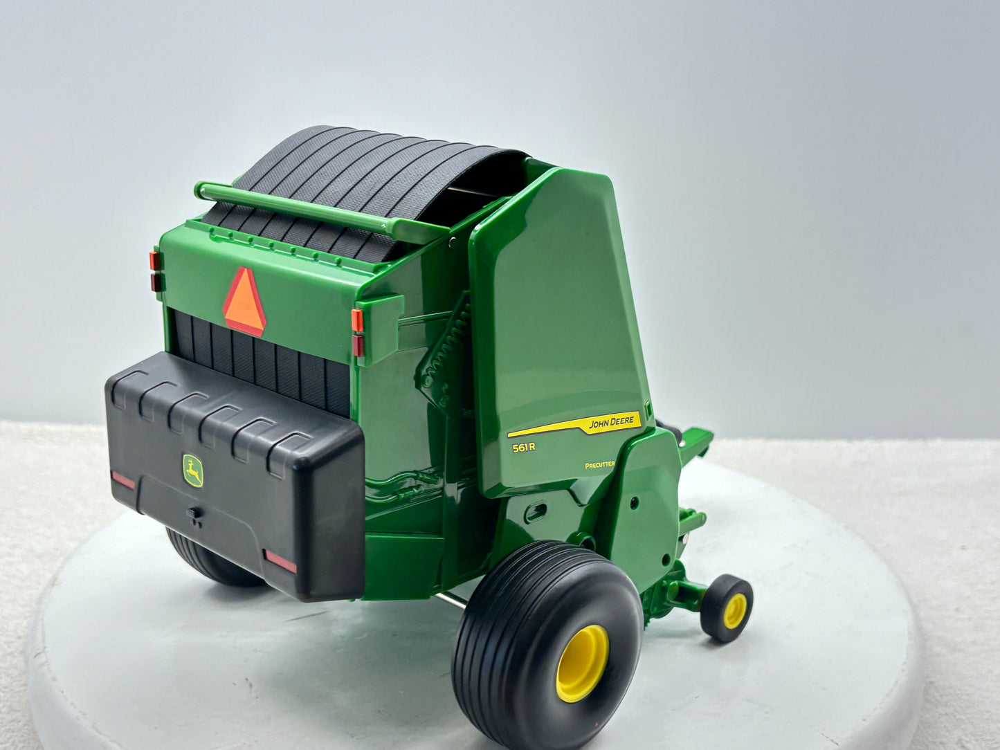 1/16 John Deere 561R