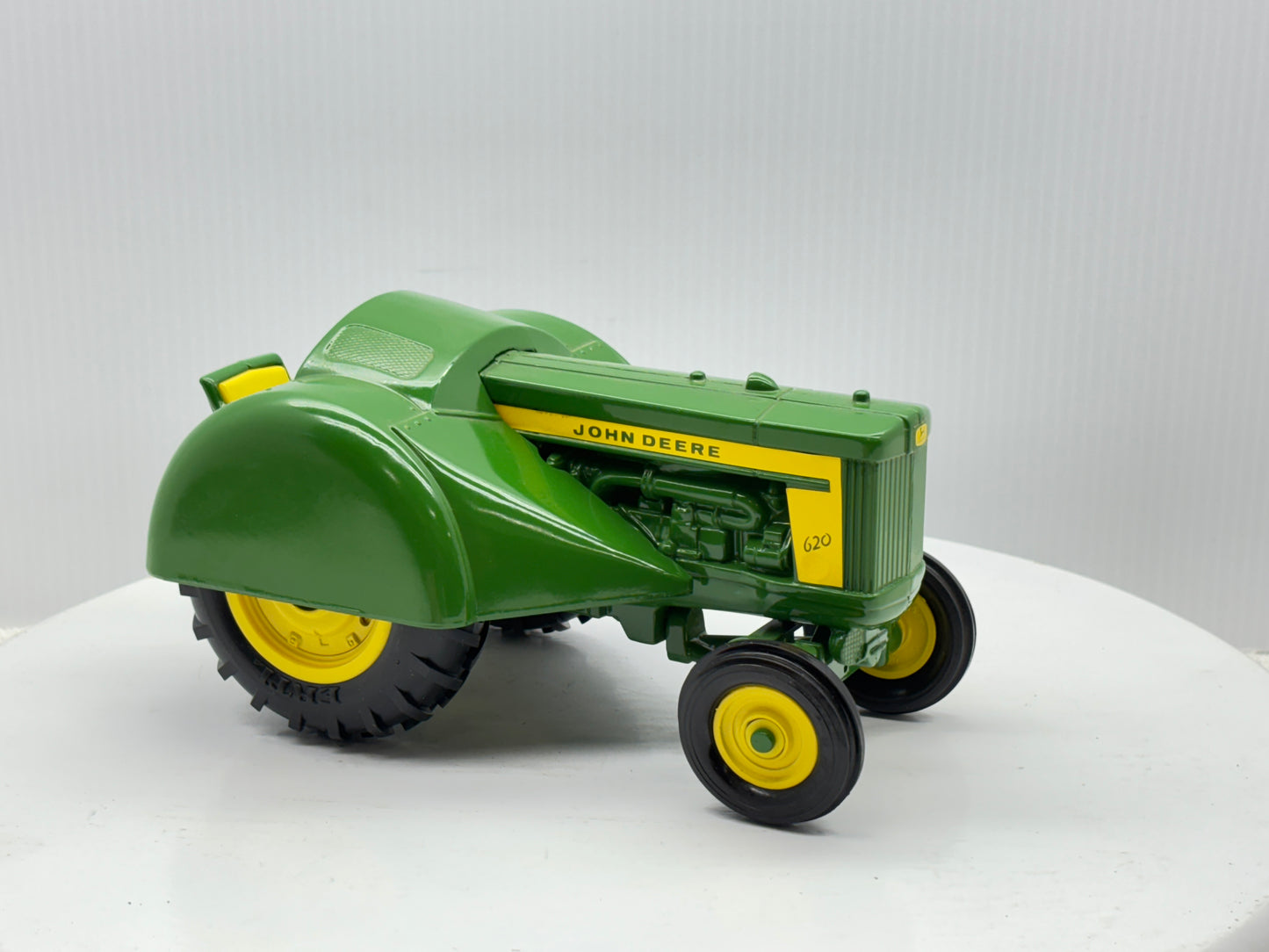1/16 John Deere 620 Orchard Tractor