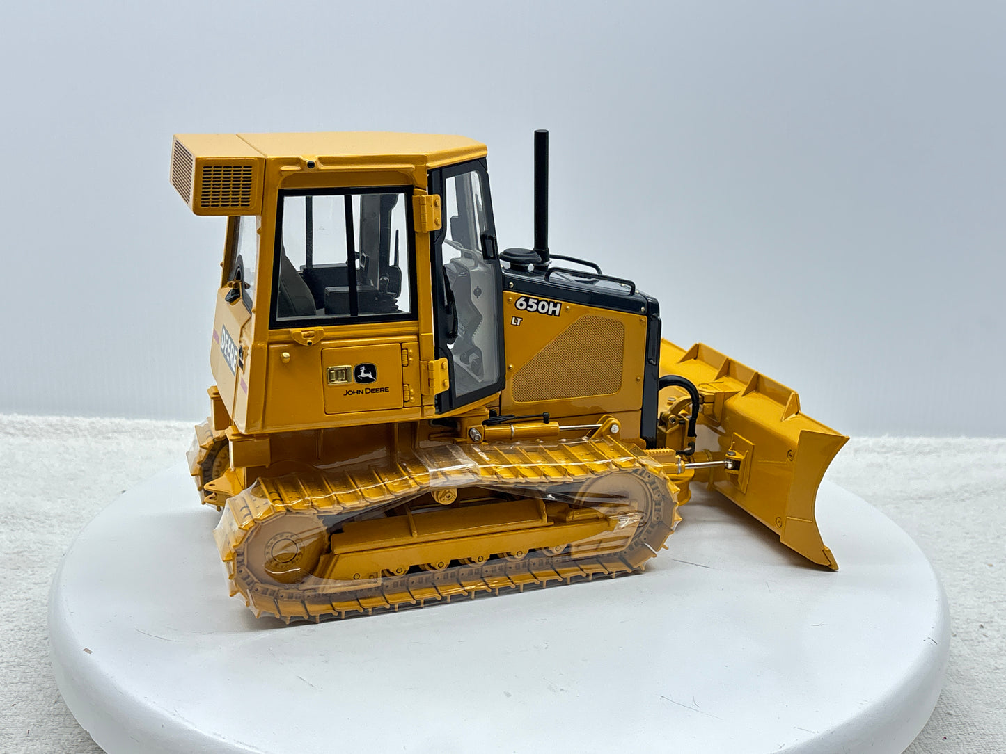 1/16 John Deere 650H Precision