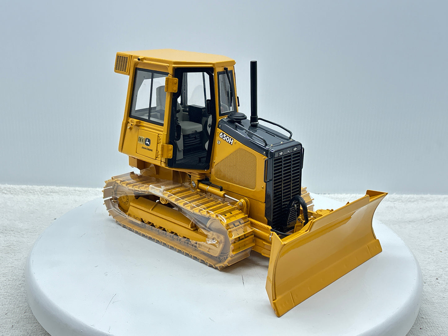 1/16 John Deere 650H Precision