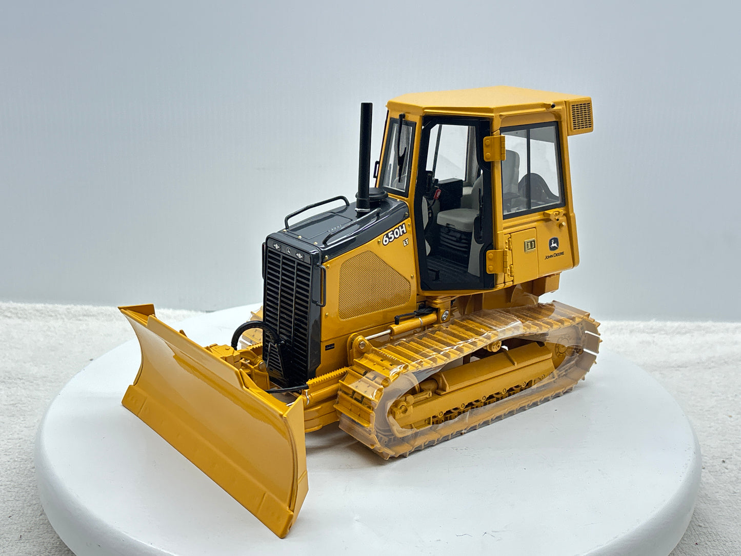 1/16 John Deere 650H Precision