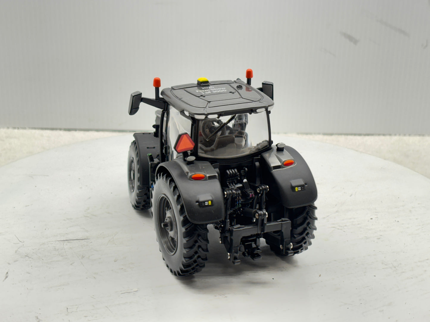 1/32 John Deere 6R 155 Charcoal