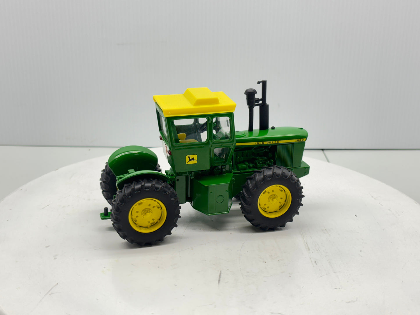 1/32 John Deere 7520