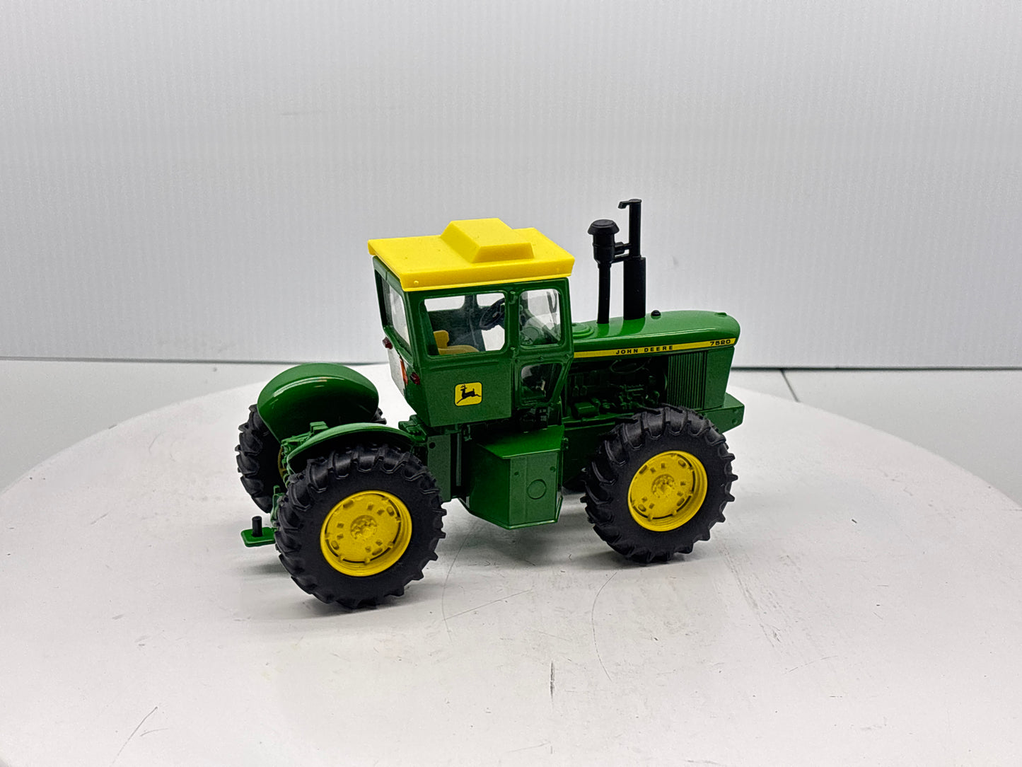 1/32 John Deere 7520