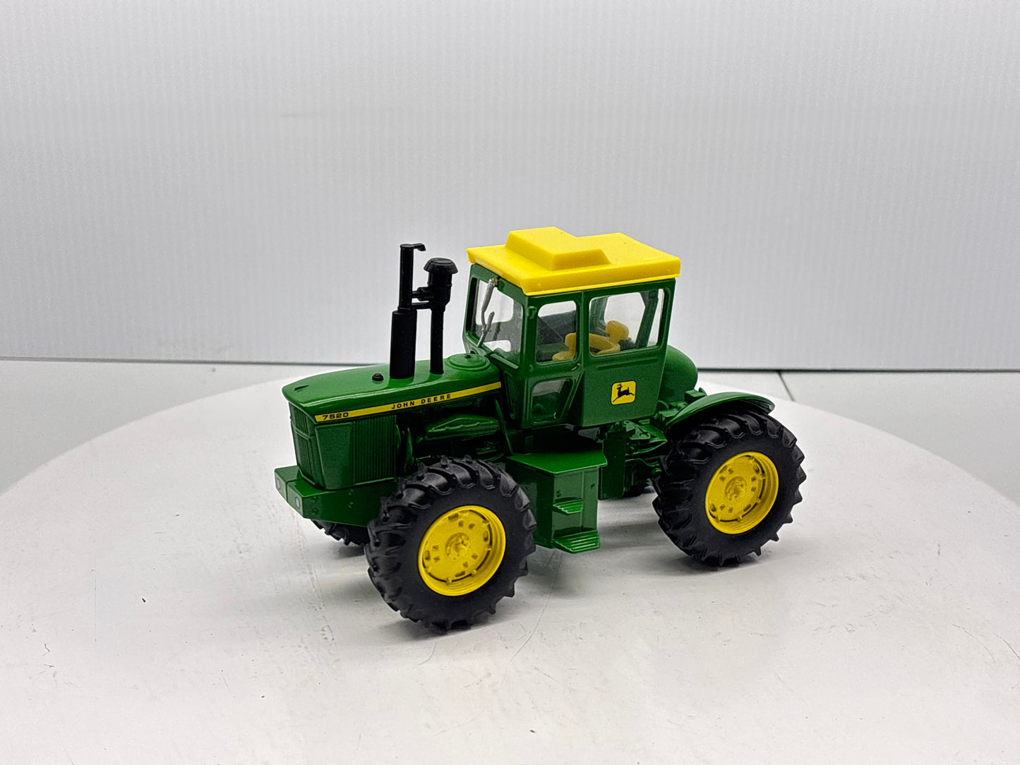 1/32 John Deere 7520