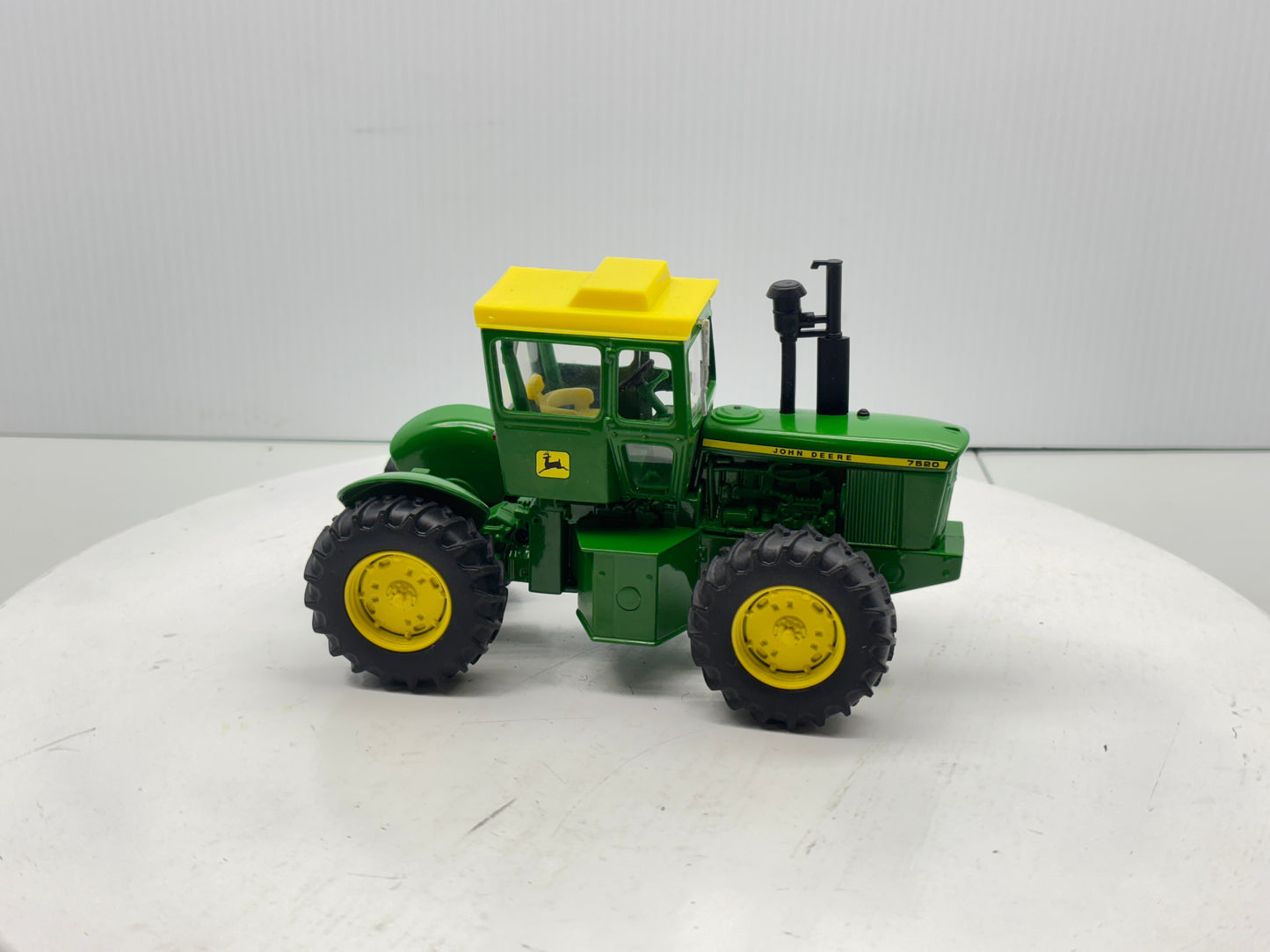 1/32 John Deere 7520