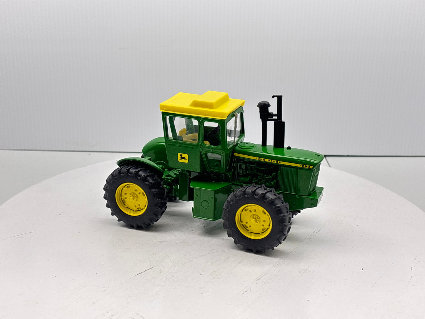 1/32 John Deere 7520
