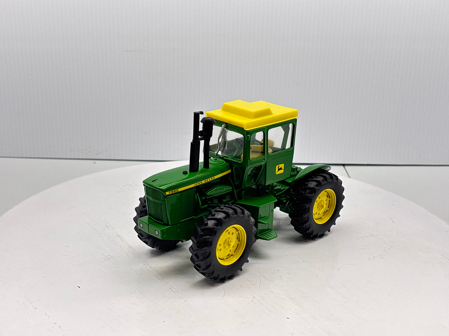 1/32 John Deere 7520