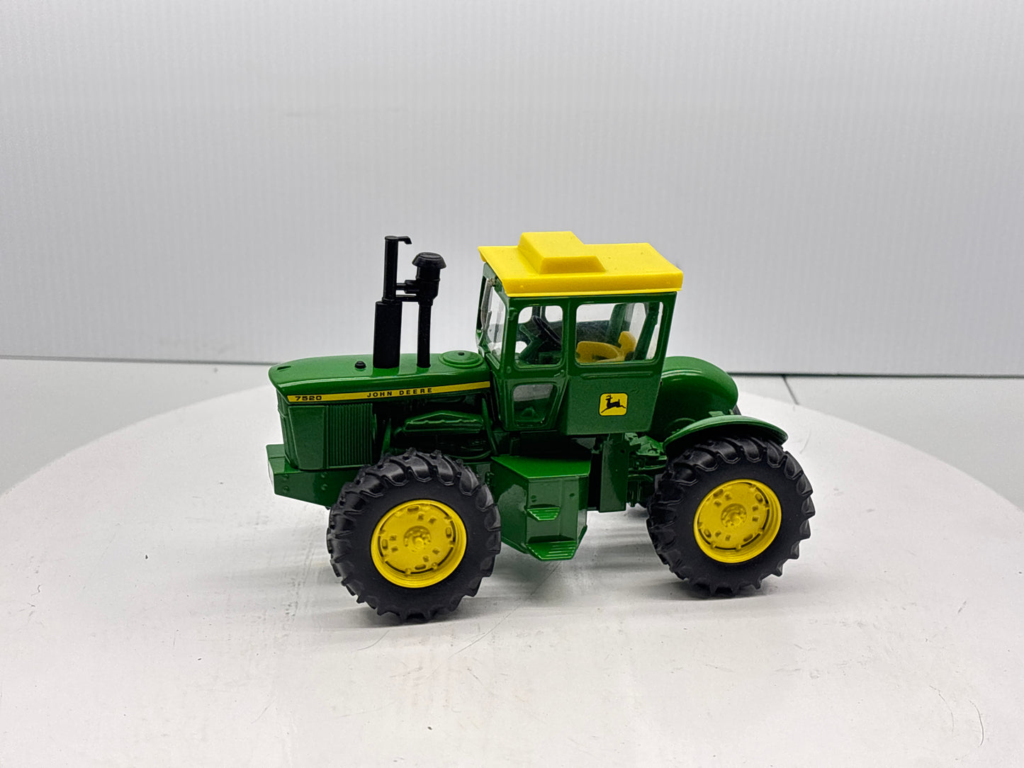 1/32 John Deere 7520