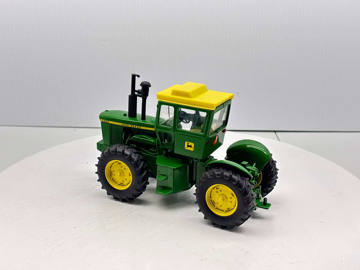 1/32 John Deere 7520