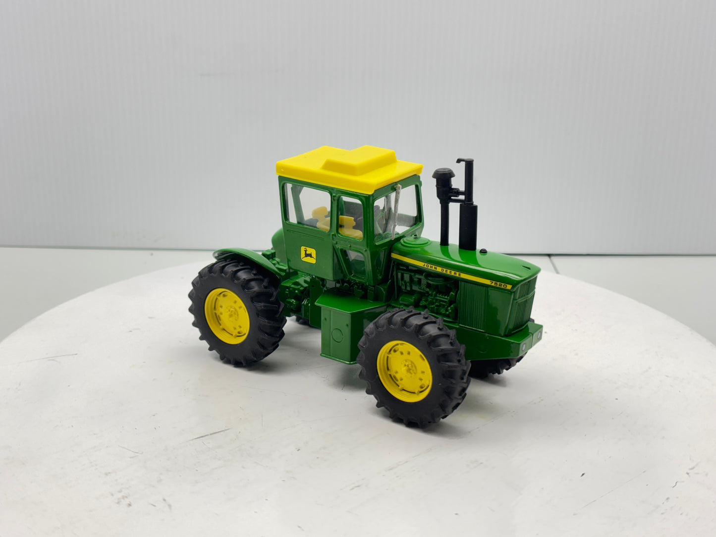 1/32 John Deere 7520