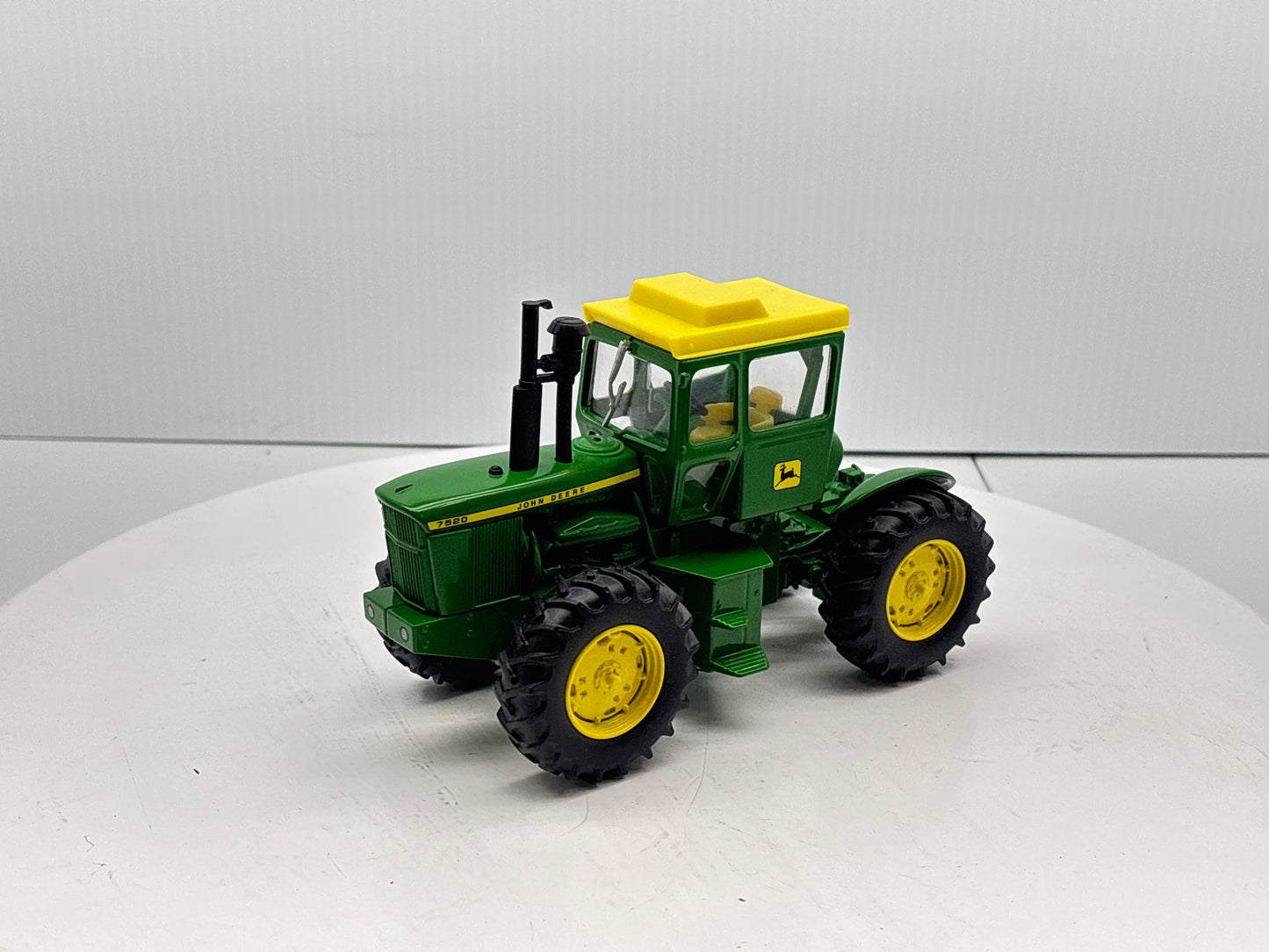 1/32 John Deere 7520