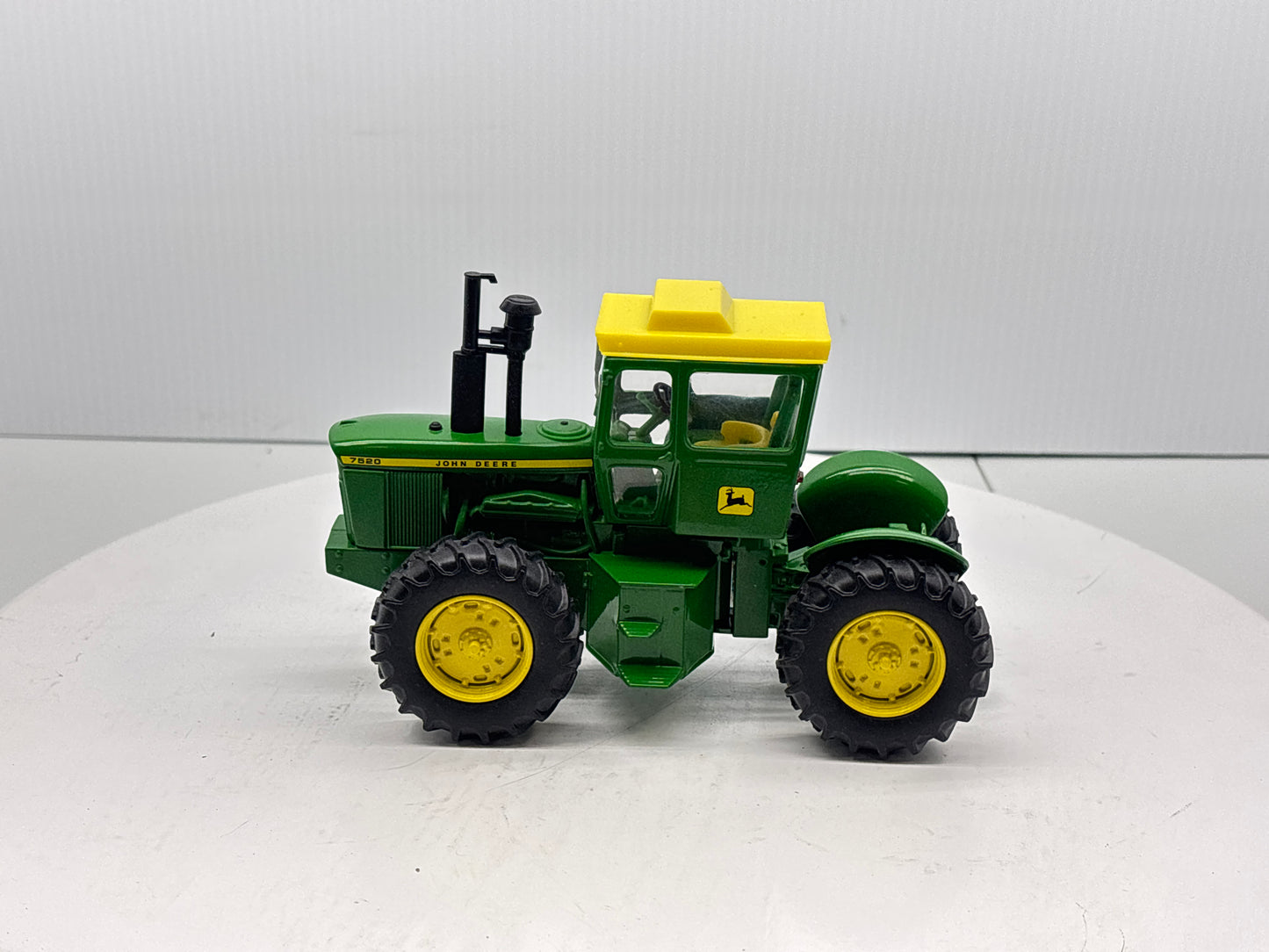 1/32 John Deere 7520