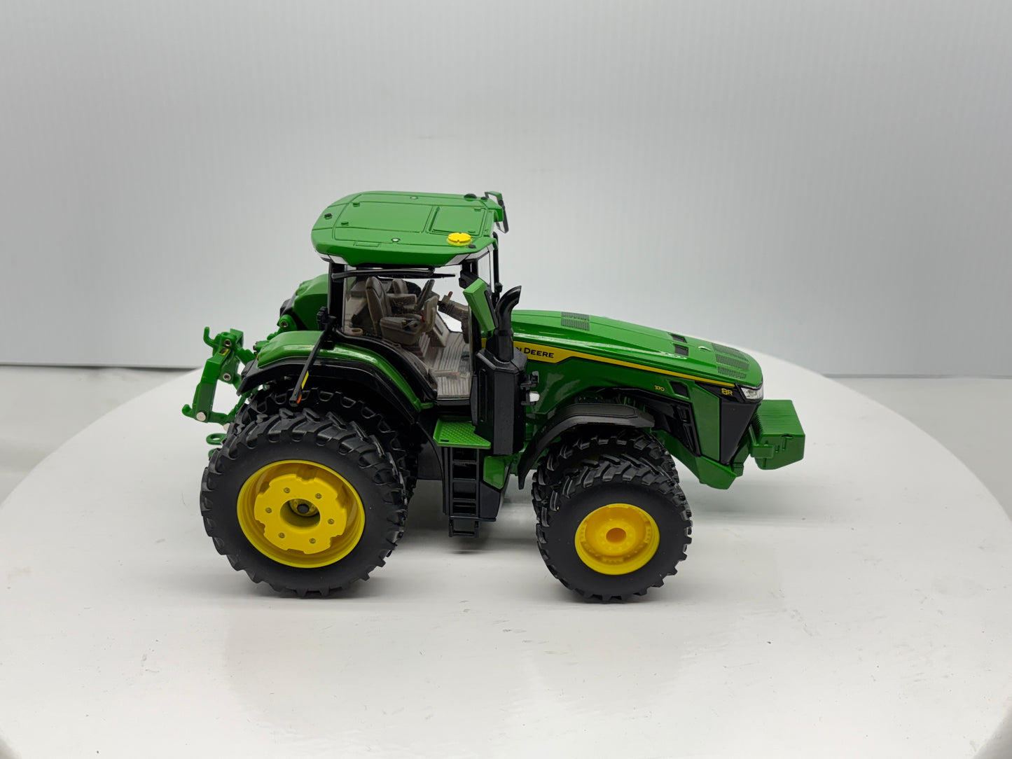 1/32 John Deere 8R 370