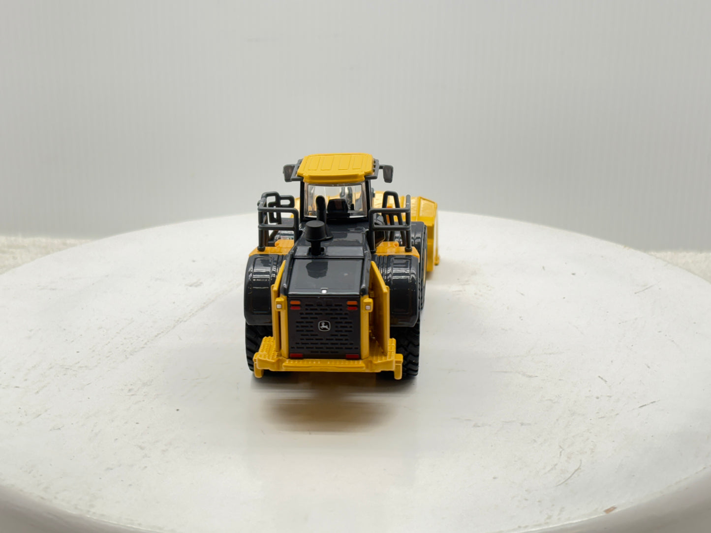 1/50 John Deere 904 P-Tier Prestige