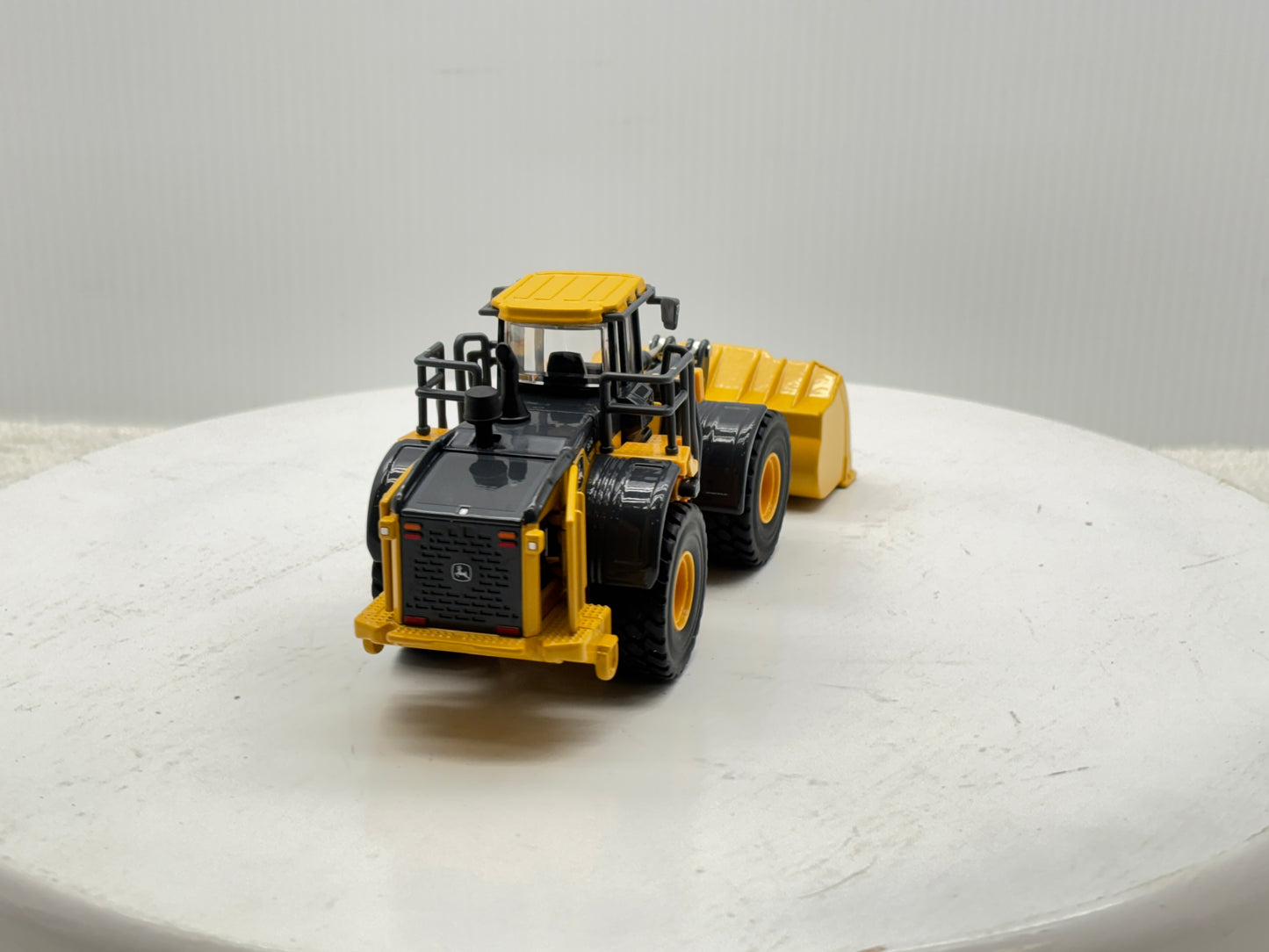 1/50 John Deere 904 P-Tier Prestige