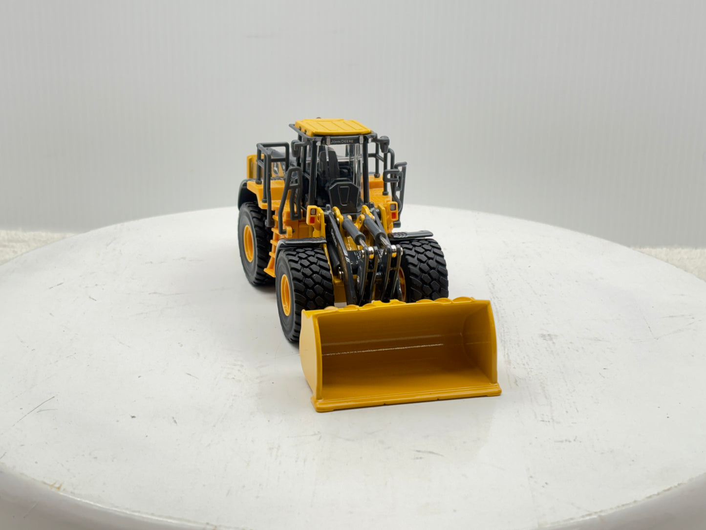 1/50 John Deere 904 P-Tier Prestige