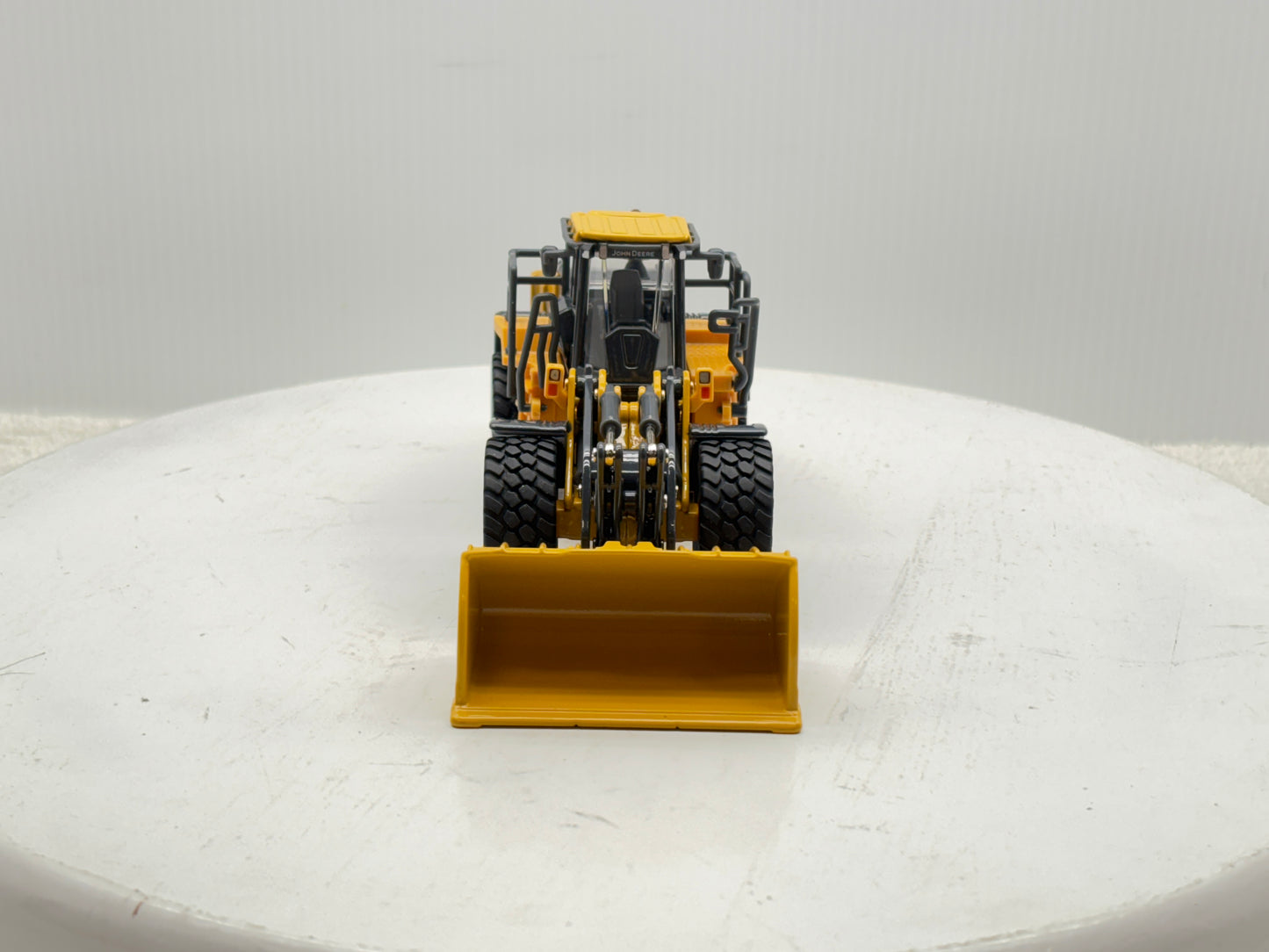 1/50 John Deere 904 P-Tier Prestige