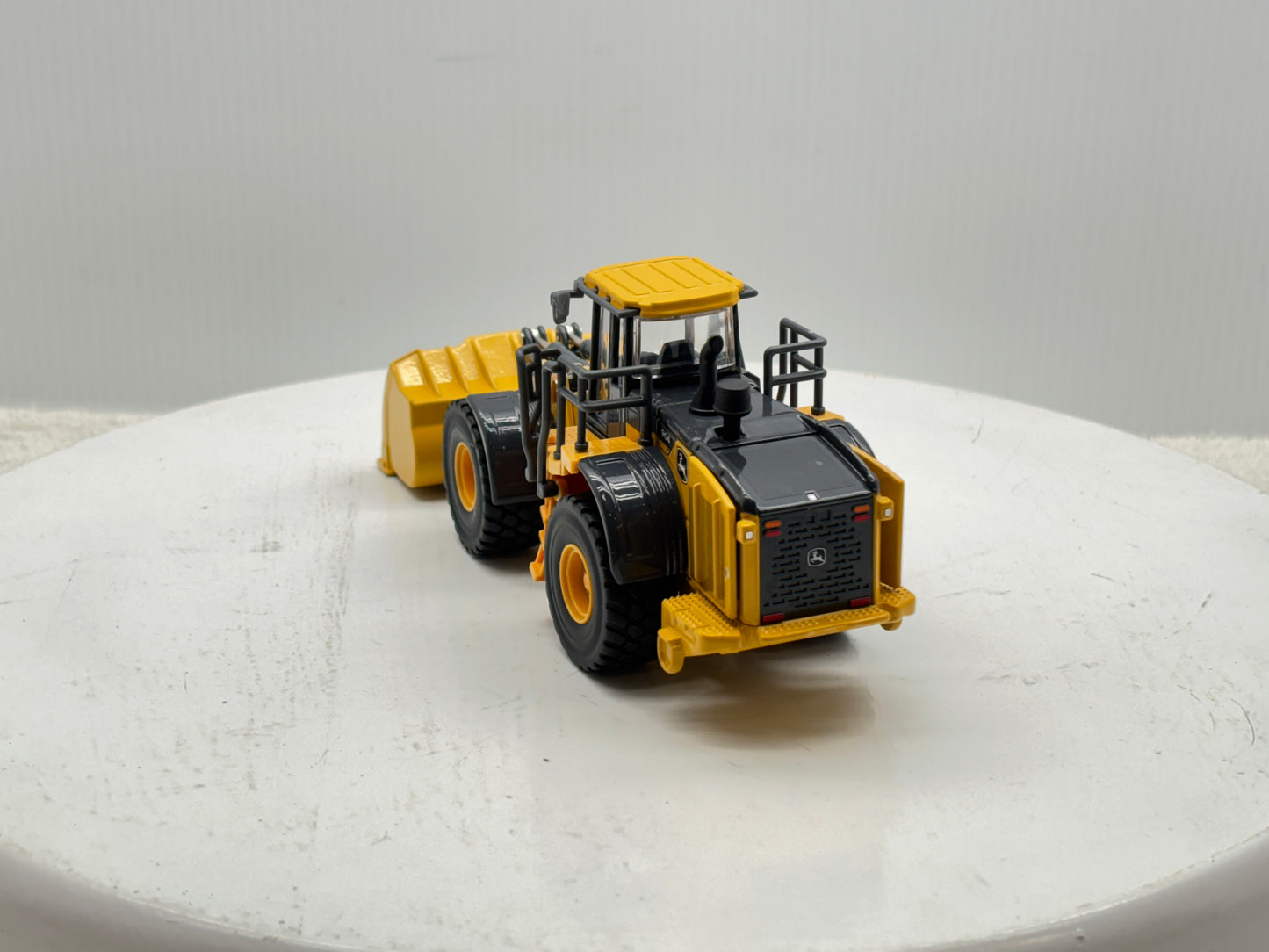 1/50 John Deere 904 P-Tier Prestige