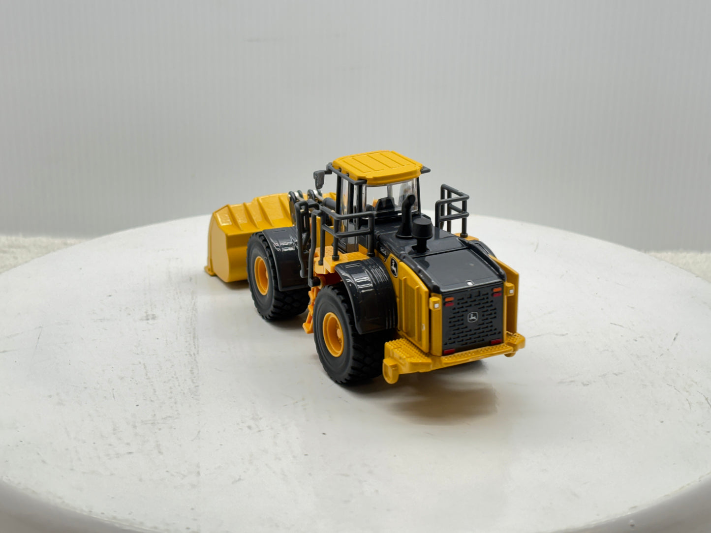 1/50 John Deere 904 P-Tier Prestige