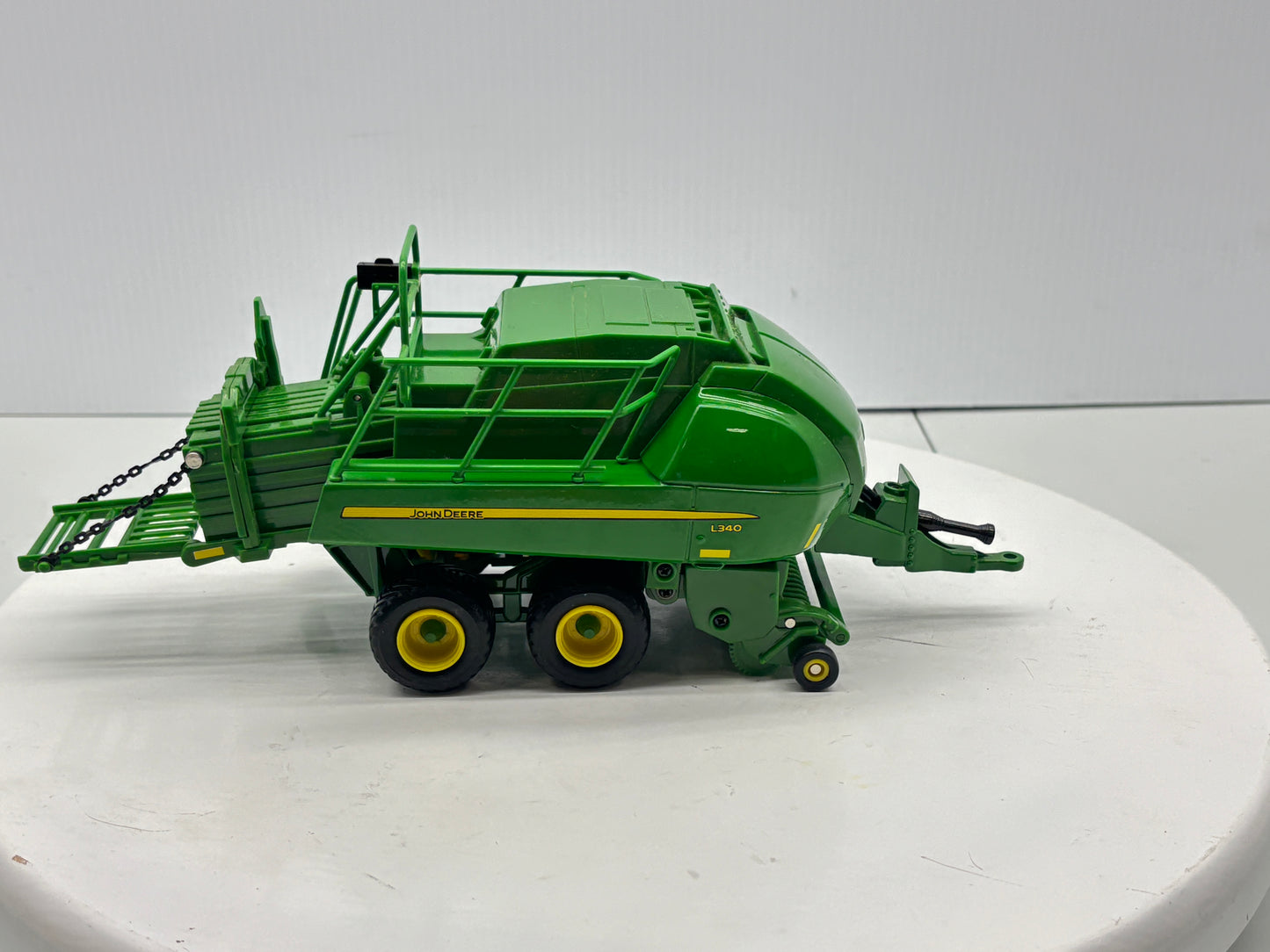 1/32 John Deere L340