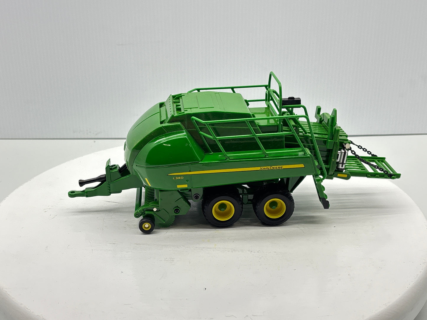 1/32 John Deere L340